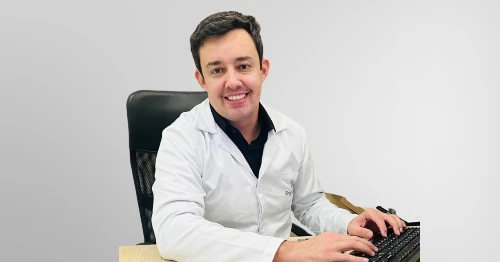 Dr. Rodrigo Salmoria Arruda